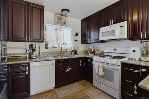 Kitchen - 9811 Eucalyptus St, Spring Valley, CA 91977 photo 3 of 4