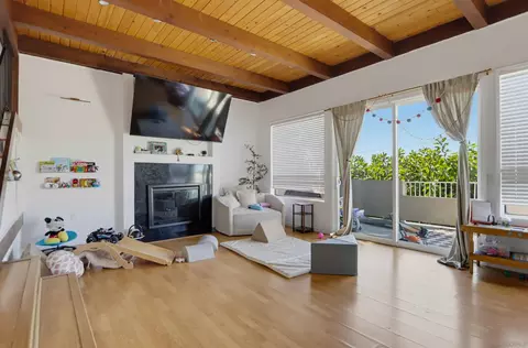 Living - 9811 Eucalyptus St, Spring Valley, CA 91977 photo 2 of 3