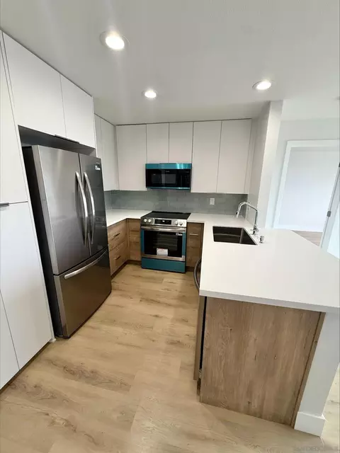 3020 Cowley Way #207, San Diego, CA 92117