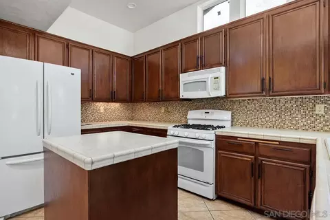 Kitchen - 950 Tempera Ct, Oceanside, CA 92057 photo 3 of 3
