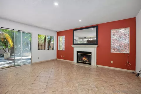 Living - 950 Tempera Ct, Oceanside, CA 92057 photo 4 of 5
