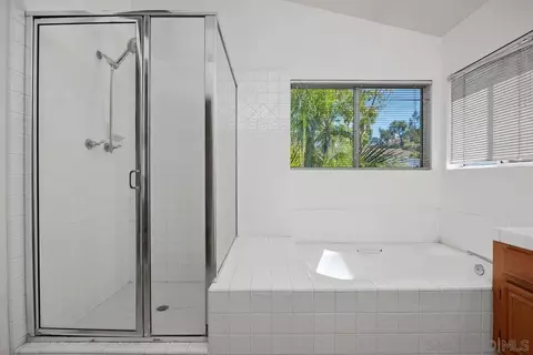 Bath - 950 Tempera Ct, Oceanside, CA 92057 photo 3 of 4