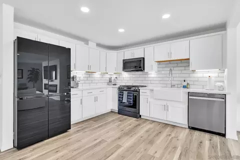 Kitchen - 32 Montego Ct, Coronado, CA 92118 photo 2 of 3