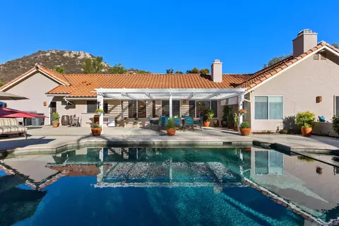 Exterior - 25790 Forest Dr, Escondido, CA 92026 photo 7 of 14