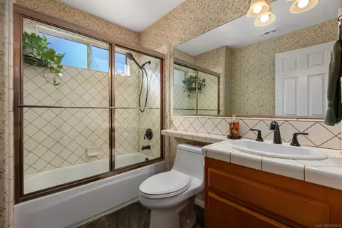 Bath - 25790 Forest Dr, Escondido, CA 92026 photo 2 of 2