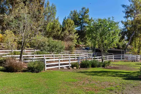 Exterior - 25790 Forest Dr, Escondido, CA 92026 photo 4 of 14