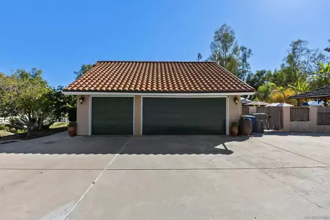 Exterior - 25790 Forest Dr, Escondido, CA 92026 photo 10 of 14