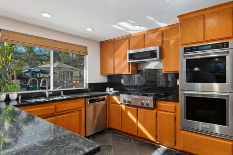 Kitchen - 25790 Forest Dr, Escondido, CA 92026 photo 3 of 4