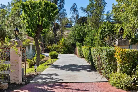 Exterior - 25790 Forest Dr, Escondido, CA 92026 photo 2 of 14