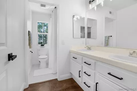 Bath - 44745 Vail Oak Rd, Temecula, CA 92592 photo 4 of 4