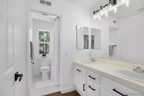 Bath - 44745 Vail Oak Rd, Temecula, CA 92592 photo 3 of 4