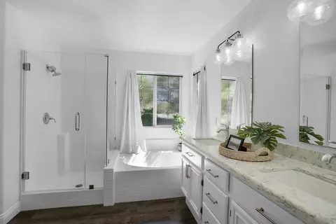 Bath - 44745 Vail Oak Rd, Temecula, CA 92592 photo 1 of 4