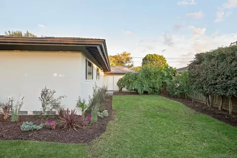 Exterior - 8866 Cliffridge Ave, La Jolla, CA 92037 photo 9 of 14