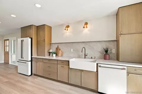 Kitchen - 8866 Cliffridge Ave, La Jolla, CA 92037 photo 2 of 6