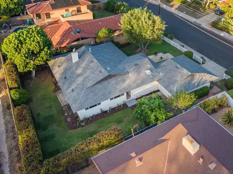 View/Area - 8866 Cliffridge Ave, La Jolla, CA 92037 photo 2 of 3