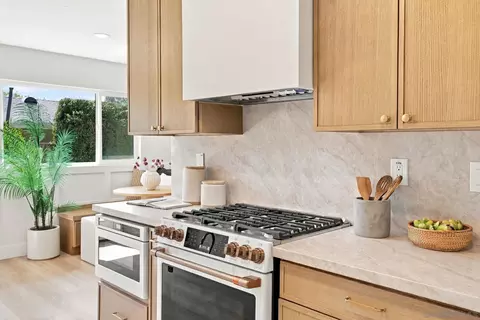 Kitchen - 8866 Cliffridge Ave, La Jolla, CA 92037 photo 6 of 6