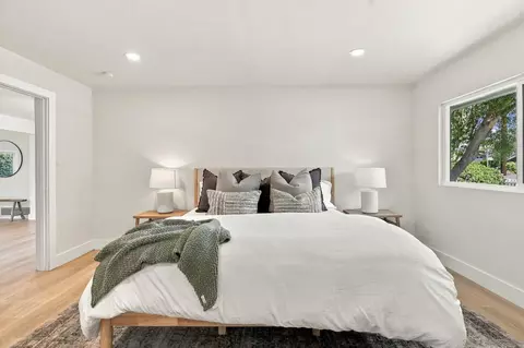 Bedroom - 8866 Cliffridge Ave, La Jolla, CA 92037 photo 1 of 9