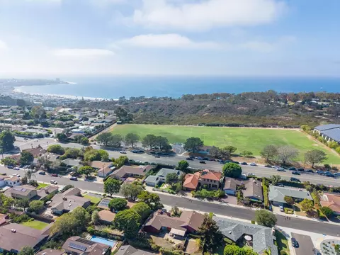 View/Area - 8866 Cliffridge Ave, La Jolla, CA 92037 photo 3 of 3