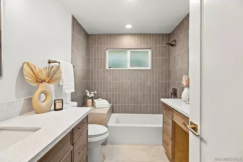 Bath - 8866 Cliffridge Ave, La Jolla, CA 92037 photo 2 of 4