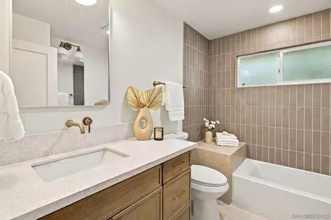 Bath - 8866 Cliffridge Ave, La Jolla, CA 92037 photo 4 of 4
