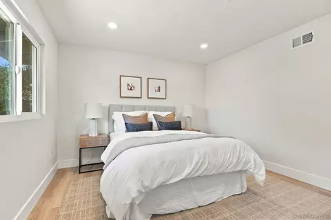 Bedroom - 8866 Cliffridge Ave, La Jolla, CA 92037 photo 4 of 9
