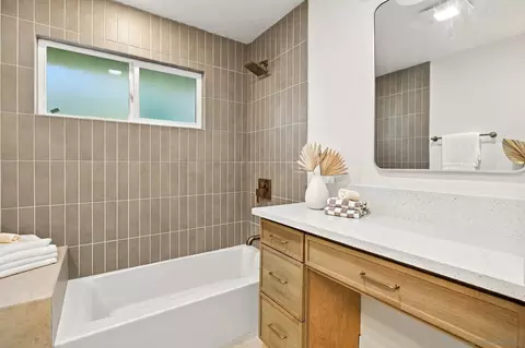 Bath - 8866 Cliffridge Ave, La Jolla, CA 92037 photo 3 of 4