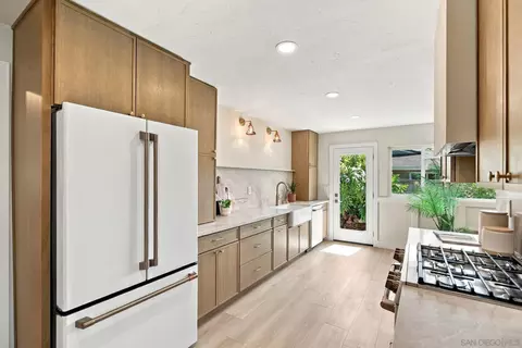 Kitchen - 8866 Cliffridge Ave, La Jolla, CA 92037 photo 4 of 6