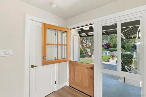 Entry Way - 8866 Cliffridge Ave, La Jolla, CA 92037 photo 4 of 4