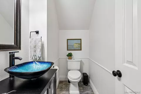 Bath - 913 Vine St, Oceanside, CA 92054 photo 1 of 3