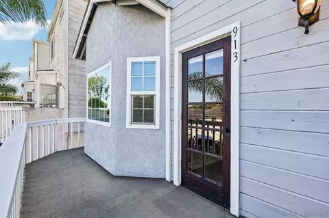 Exterior - 913 Vine St, Oceanside, CA 92054 photo 1 of 5