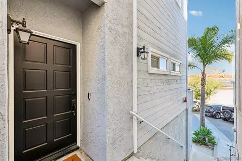 Entry Way - 913 Vine St, Oceanside, CA 92054 photo 1 of 2