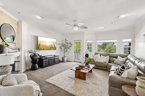 Living - 913 Vine St, Oceanside, CA 92054 photo 2 of 5
