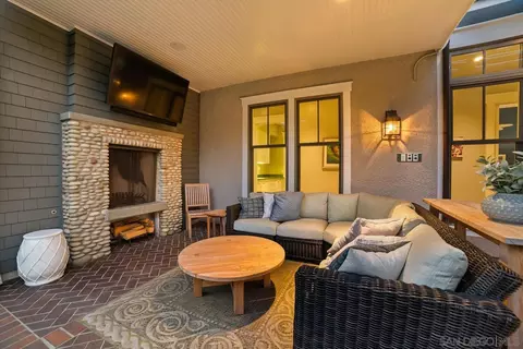 Exterior - 820 Glorietta Blvd, Coronado, CA 92118 photo 4 of 8