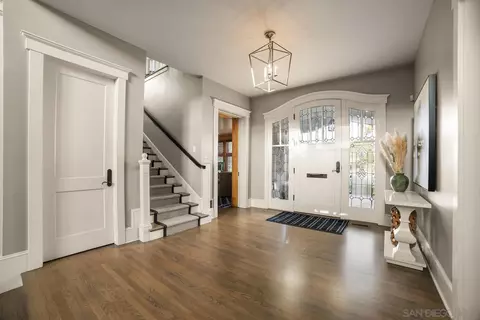 Entry Way - 820 Glorietta Blvd, Coronado, CA 92118 photo 1 of 4
