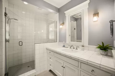 Bath - 820 Glorietta Blvd, Coronado, CA 92118 photo 5 of 7