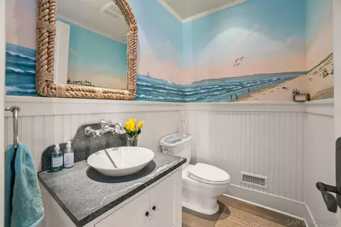 Bath - 820 Glorietta Blvd, Coronado, CA 92118 photo 7 of 7