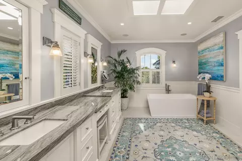 Bath - 820 Glorietta Blvd, Coronado, CA 92118 photo 1 of 7