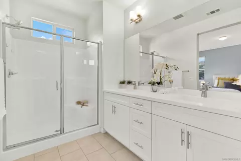 Bath - 2076 Tango Loop #4, Chula Vista, CA 91915 photo 2 of 2