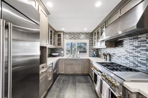 Kitchen - 6 E Kingston Ct, Coronado, CA 92118 photo 3 of 4