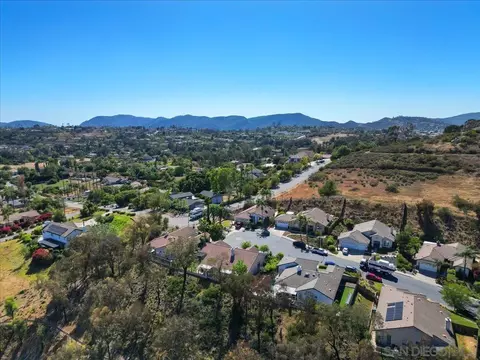 View/Area - 1992 Ridge Way Gln, Escondido, CA 92029 photo 9 of 10
