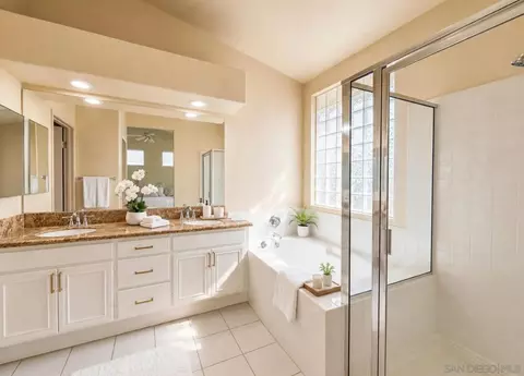 Bath - 1992 Ridge Way Gln, Escondido, CA 92029 photo 1 of 1