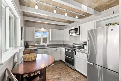 Kitchen - 1817-19 Coast Blvd, Del Mar, CA 92014 photo 4 of 5