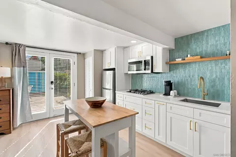 Kitchen - 1817-19 Coast Blvd, Del Mar, CA 92014 photo 3 of 5