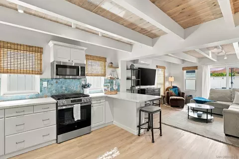 Kitchen - 1817-19 Coast Blvd, Del Mar, CA 92014 photo 2 of 5