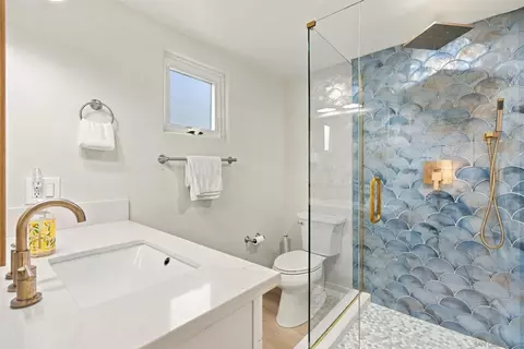Bath - 1817-19 Coast Blvd, Del Mar, CA 92014 photo 2 of 5