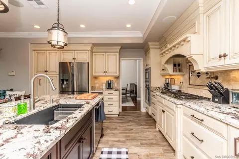 Kitchen - 2340 Lomica Pl, Escondido, CA 92029 photo 2 of 5