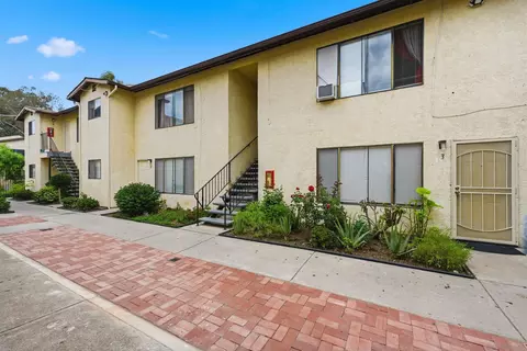 2036 Canyon Dr, Oceanside, CA 92054 photo 2