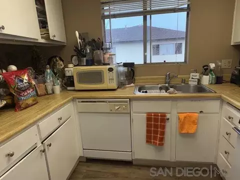 Kitchen - 1225 Arcadia Ave, Vista, CA 92084 photo 2 of 3