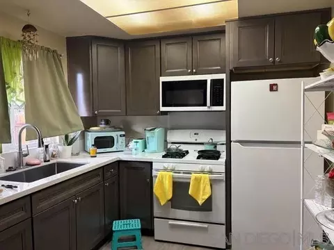 Kitchen - 1225 Arcadia Ave, Vista, CA 92084 photo 3 of 3