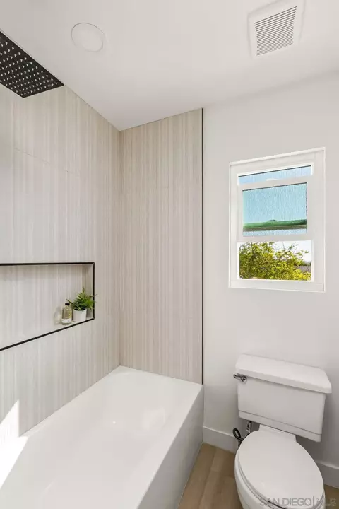 Bath - 7640 Torrem St, La Mesa, CA 91942 photo 2 of 5